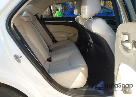 2018 Chrysler 300 Touring L из США, поврежденный, VIN 2C3CCAAG7JH275968